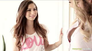 ���િર્દોષ નેની નહીં threesomed