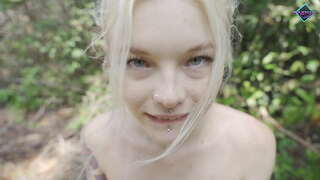 ���િંગડા ટીન જંગલમાં મોટા ડિક ચૂસે. કોનેલી બંડી