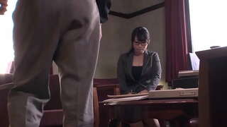 ���્યૂટ જાપાનીઝ ઓફિસ એન્જલ આપે છે એક ફટકો નોકરી કરવા માટે તેના બોસ પહેલાં રત્નને ભીનાશ પડતી તેના pantie અને પ્રાપ્ત હ્યુજ ની અંદર પાણી છોડવુ