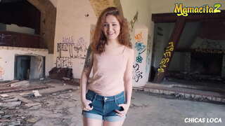 CHICAS LOCA - શેલી આનંદ - વાંકડીયા વાળ કિશોર કે કિશોરી જોખમી જાહેર સાથે સેક્સ કામુક વ્યક્તિ