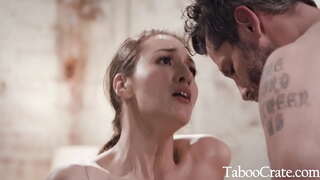 ���ારા બોસ પાત્ર મને - બેલા રોલેન્ડ