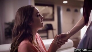 Teen schnell ändert sich die Uhrzeit der Besprechung, die heute Ihre sis hat mit einem Mädchen, das Sie online kennen gelernt.Sie verändert sich, um auszusehen wie Ihre sis und zeigt sich in der ifo Ihrer Daten house.Sie manipuliert die Mädchen in sex