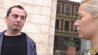 HUNT4K. બાળક બીમાર છે પ્રેમી અને નક્કી કરવા માટે અજાણી વ્યક્તિ સાથે સંભોગ છે